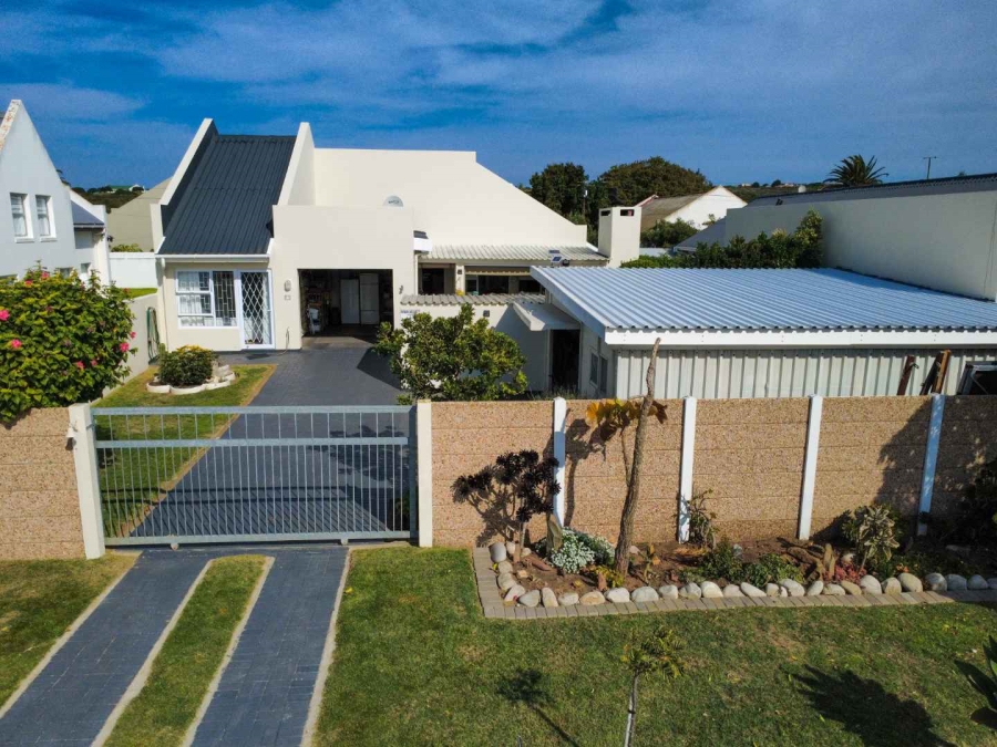 4 Bedroom Property for Sale in Stilbaai Wes Western Cape